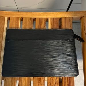 Authentic LV epi clutch